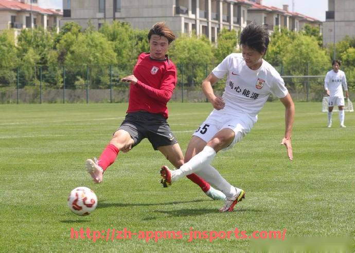 江南体育APP-德文·布克的得分爆发力是太阳在季后赛稳步前行的重要保障