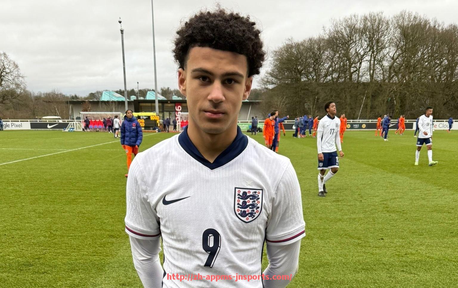 江南体育APP-英超球员入场通道设置及比赛前仪式解析