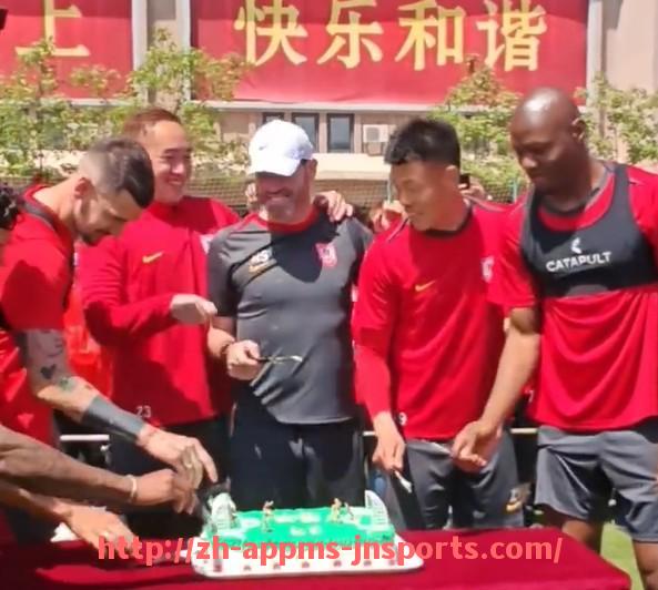 江南体育APP-世俱杯奖杯外观设计演变史与文化象征意义探讨